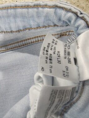 Women's Size  29W 30L Light Blue Levi Jeans